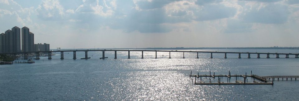 Caloosahatchee River bridge between Fort Myers and North Fort Myers